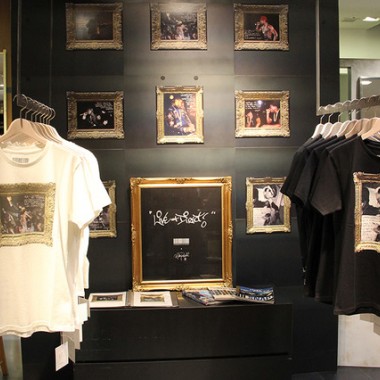 HIP-HOPの歴史を支えたフォトグラファー、リッキー・パウエルの写真がTシャツになった「パッケージ・フロム・アート・ディケイズ」