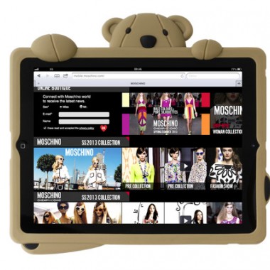 モスキーノ大ヒットiPhoneケース、ジェンナリーノ君＆ルイーザちゃんカップルに新色、iPad用も新登場 