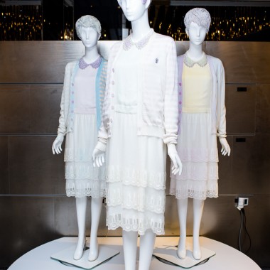 アンリアレイジ、"色が変わる服”を新宿伊勢丹で先行販売。東京コレクションを再現