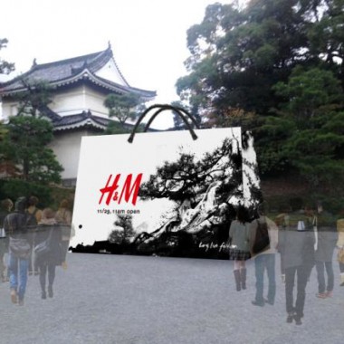 京都に日本最大のH&M。世界遺産の元離宮二条城に巨大ショッピングバッグ出現