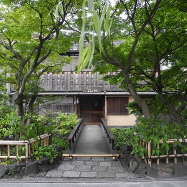 パスザバトンが京都の伝統芸能とコラボ、祇園に新ショップ