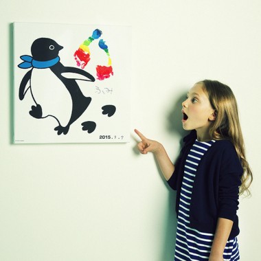 ペンギンと成長しよう！Suicaペンギン描いた坂崎千春が伊勢丹でアート作品を販売