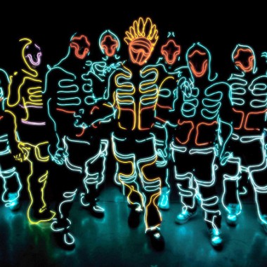 “光るダンス集団”レッキン・クルー・オーケストラ、宮本亜門の新作でコラボ