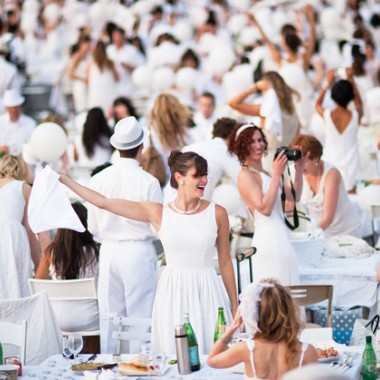 ドレスコードは白一色！仏発のシークレットパーティー「ディネ・アン・ブラン」が日本初上陸