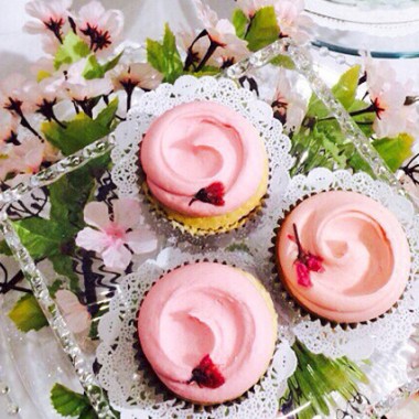 マグノリアベーカリーから春限定、桜色の「サクラカップケーキ」が登場