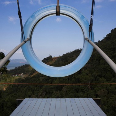リオ五輪で現代アーティスト森万里子が新作となる滝の上に浮かぶ“平和のリング”を発表