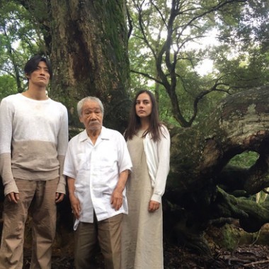 映画監督の河瀬直美が“輪廻”をテーマに新作を撮り下ろし。故郷・奈良の春日大社に奉納