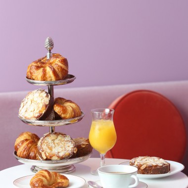 ラデュレ 青山店、パリで人気の朝食メニューがスタート! スクランブルエッグやフレンチトーストも