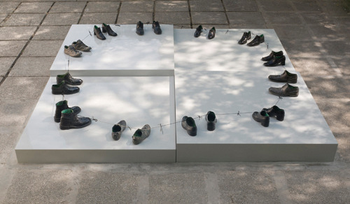 ́O my friends, there are no friendś / 2011/ 12 Pairs of Bronze Shoes, 300cm diameter circle