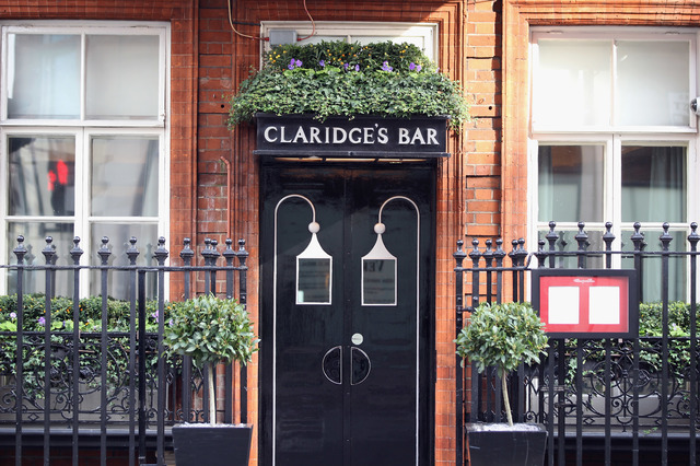 デヴィッド・コリンズ・スタジオが手掛けたロンドンの五つ星ホテルホテル「クラリッジズ（Claridge's）」のバー