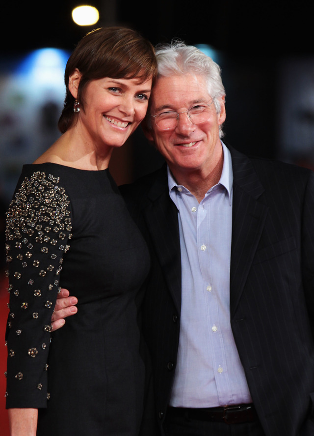 2011年ローマ国際映画祭に出席したリチャード・ギアと妻のキャリー・ロウエル