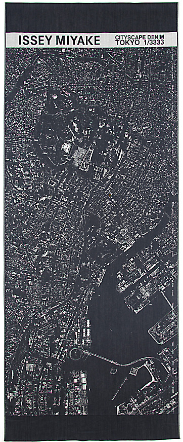 ストレッチデニム生地に、鳥瞰図が織りで表現されている（写真は東京）