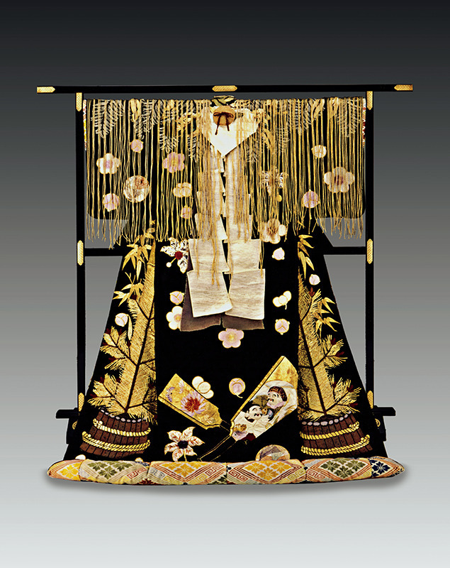 お正月のモチーフがデザインされた歌舞伎の衣装も展示される