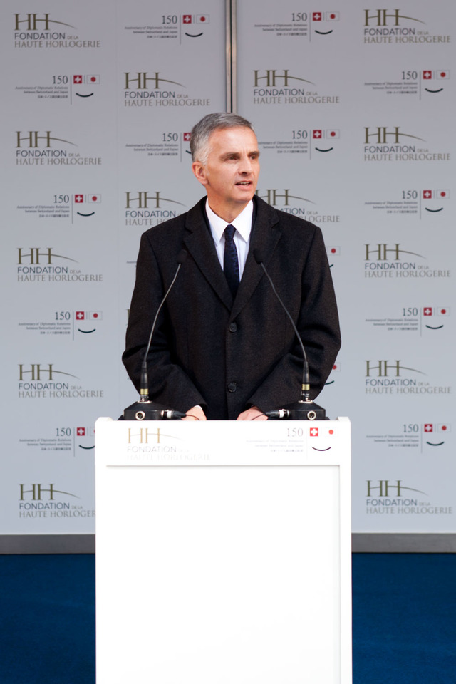 「時を知る」展開会式にて、スイス連邦のディディエ・ブルカルテール大統領
