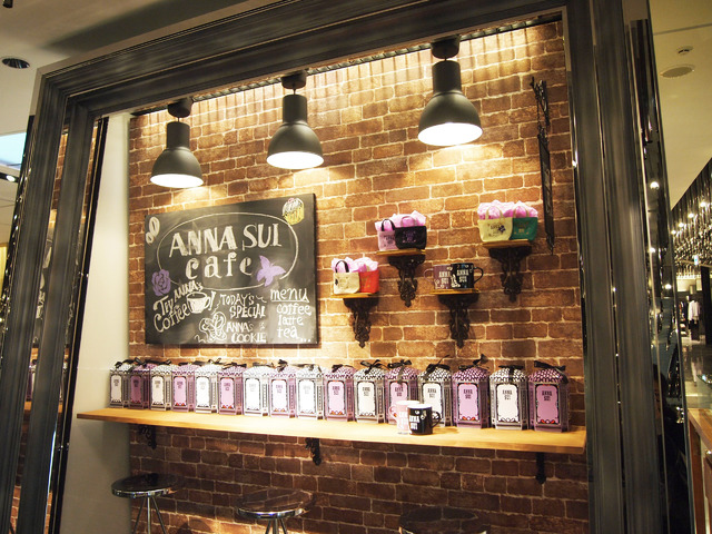 伊勢丹新宿店3階には「アナスイ カフェ」がオープン