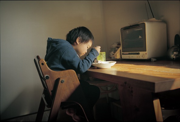 小西淳也 《子供の時間》 2006年 インクジェット・プリント 42×59.4 cm