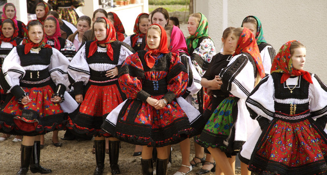 ルーマニアの民族衣装
