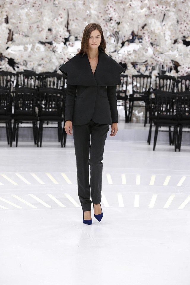 LOOK 56,BLACK CASHMERE JACKET WITH BLACK WOOL PANTS.