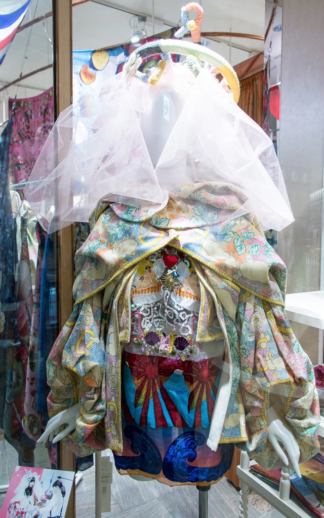山縣良和がファッションディレクションをして「乃木坂46」西野七瀬が着用したという衣装。