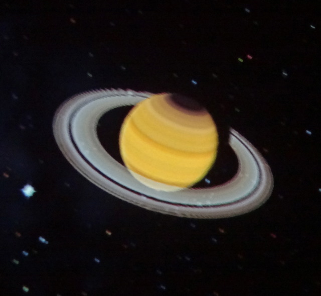 プラネタリウム内での土星の映像