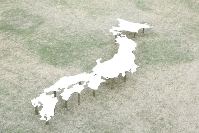 日本列島のベンチ（鈴木康広）