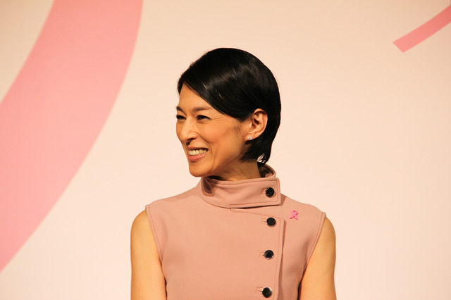ピンクリボンキャンペーン2014アンバサダーの鈴木保奈美さん