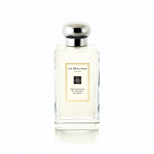 熟れた洋梨をイメージした柔らかく優美な香り、ジョー マローン ロンドンの「イングリッシュ ベアー&フリージア コロン」（100ml／1万5,000円）