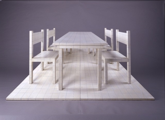 高松次郎《遠近法の椅子とテーブル》1966-67年 東京国立近代美術館蔵　撮影:上野則宏