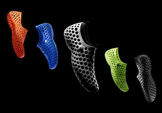「Nike ZVEZDOCHKA」の10周年記念復刻モデル