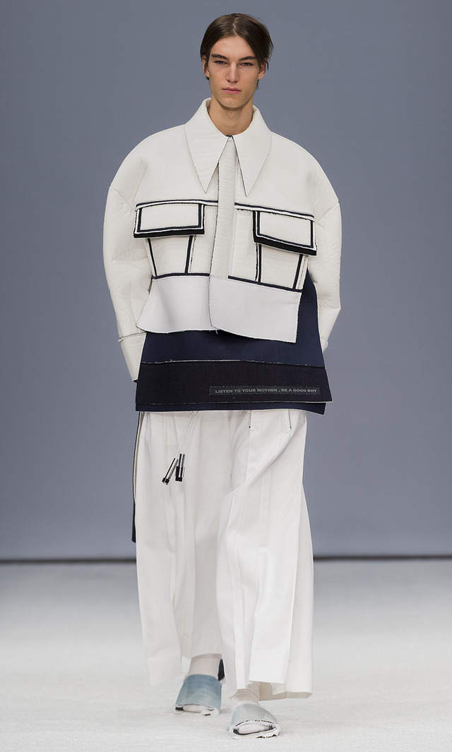 ストックホルムのファッションウィークで披露された、サイモン・リーによる「H&M Design Award 2015」の優勝コレクション