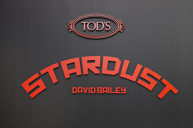 トッズがスポンサードする写真家デヴィッド・ベイリーの個展「STARDUST」ミラノで開催中