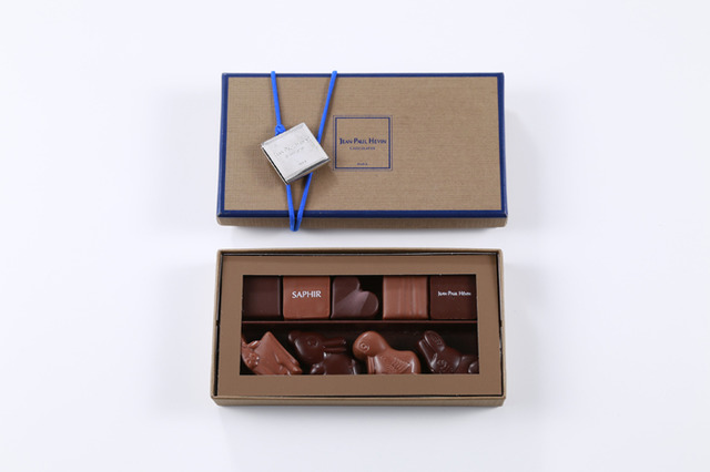 エヴァンの定番ボンボンショコラにハート形のギモーヴと、限定ショコラを組み合わせたボックスも登場