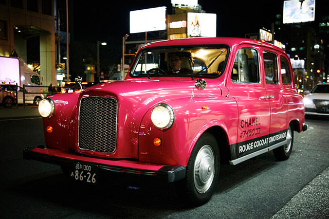 「ルージュ ココ タクシー」は4カラー。行先は渋谷、原宿、代官山、六本木から選べる。