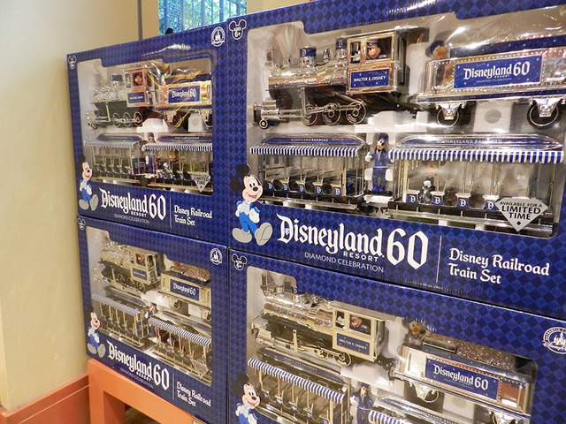 ディズニー鉄道の60周年限定版が登場（129.95ドル）／Photo by Akiko Hanazawa (c)FASHION HEADLINE
