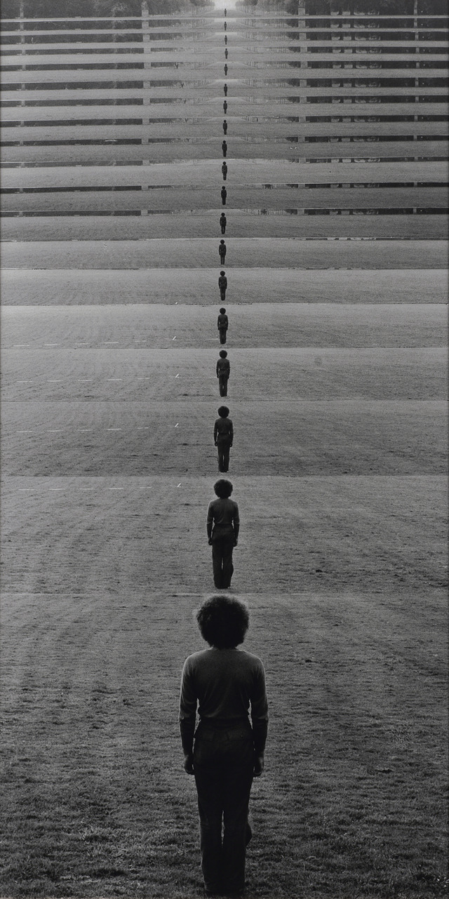 クラウス リンケ 「瞬時の移動 」 1972 年／251 x 130 cm／ゼラチンシルバープリント