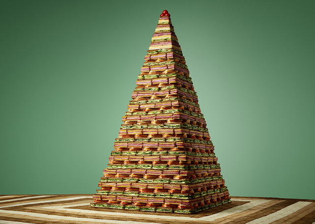 スイーツで作る緻密な“ピラミッド”／Sam Kaplanのプロジェクト「Pits and Pyramids」