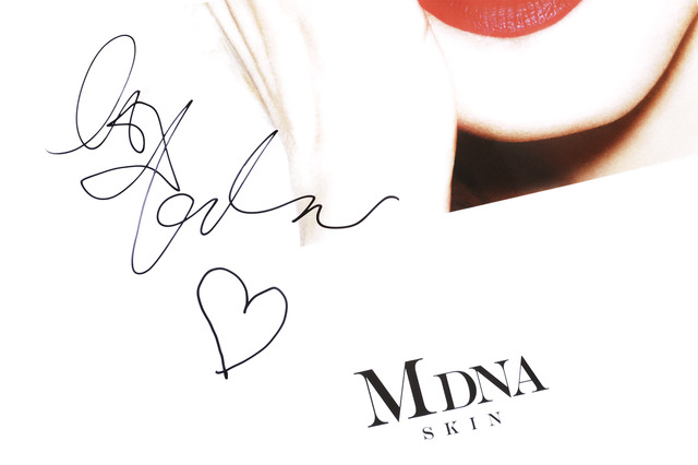マドンナが、MDNA SKIN新作スキンケア商品発表を記念し銀座三越に登場