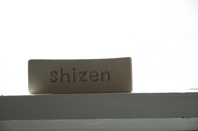 原宿・神宮前にある2階建ての一軒家をリノベーションした、器屋「shizen」