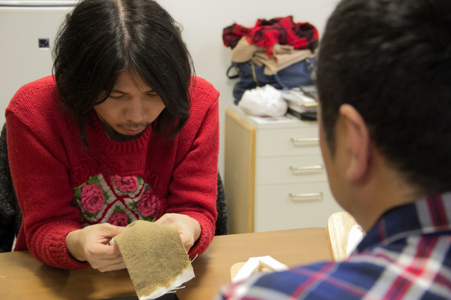 FASHION HEADLINEでは、山縣が同コレクションの制作にあたり訪ねた、鳥取県の伝統工芸品「因州和紙」や鳥取砂丘の砂を使ったモルタルで玩具を作る企業「モルタルマジック」へ同行。そのレポートをコレクション後に公開予定