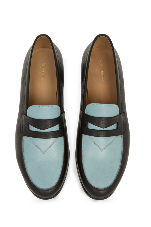 「Bi-color leather penny loafer」（black×sky／6万円）