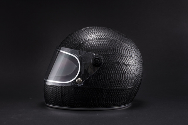 Watersnake Motorcycle Helmet（35万円）