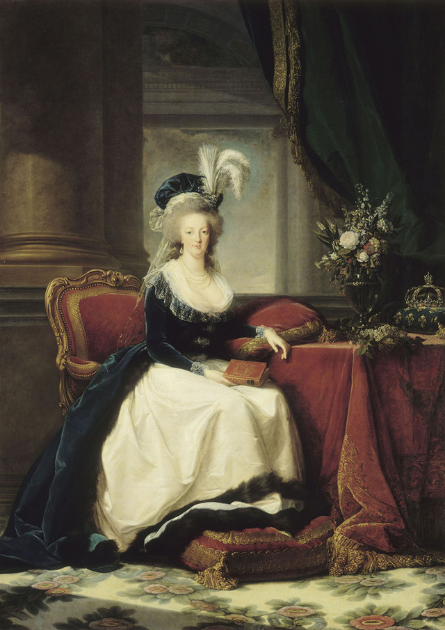 エリザベト=ルイーズ・ ヴィジェ・ル・ブラン《白いペチコートに青いマントを羽織って座るマリー・アントワネット》1788 年 油彩、カンヴァス 271×195cm ヴェルサイユ宮殿美術館