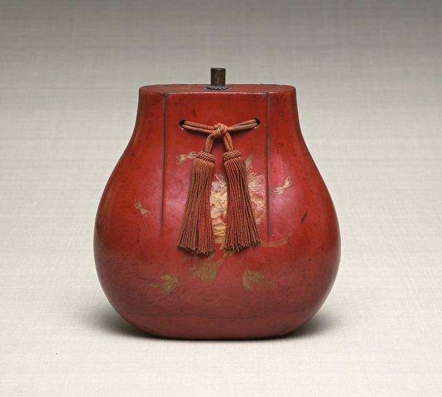 朱漆沈金宝袋形酒瓶 琉球王朝時代 18~19世紀 高22.5cm