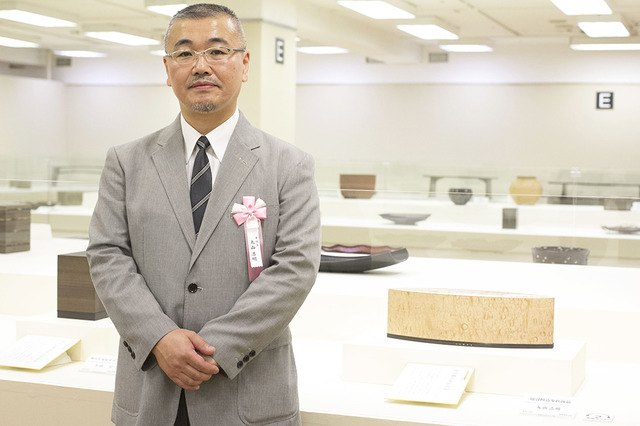 「曲線を出すのが難しかった」と日本工芸会総裁賞を受賞した丸山浩明さん