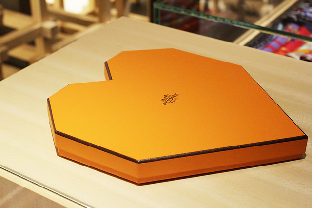 「ブリッド・ドゥ・ガラ・ラブ」のための特別な“ハート型”オレンジボックス