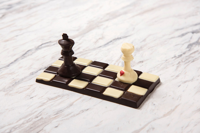 「チェックメイト チョコレート チェス ボード」（1,800円）