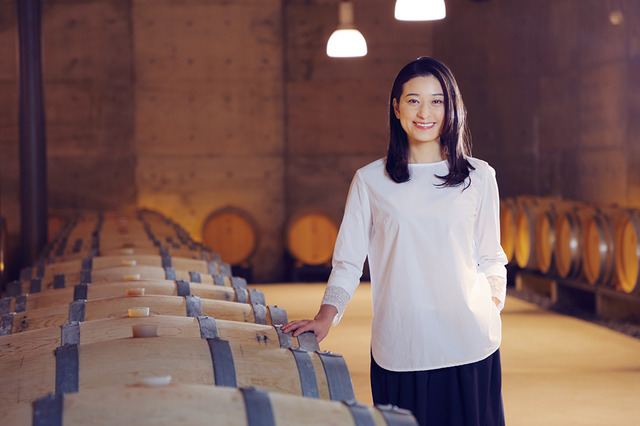 ワイン醸造家の三澤彩奈を起用した「2017 オンリー・エムアイ 春のキャンペーン」