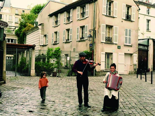 パリで結成されたアコーディオンとバイオリンのデュオ「SIESTA（シエスタ）」