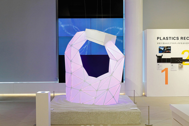 東京・銀座「METoA Ginza」にて展示されている、川本氏デザインの家電
