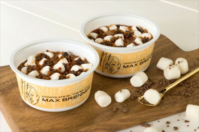 マックス ブレナー×セブン-イレブンのカップアイス「マックス ブレナー チョコレートチャンクアイスクリーム」が登場